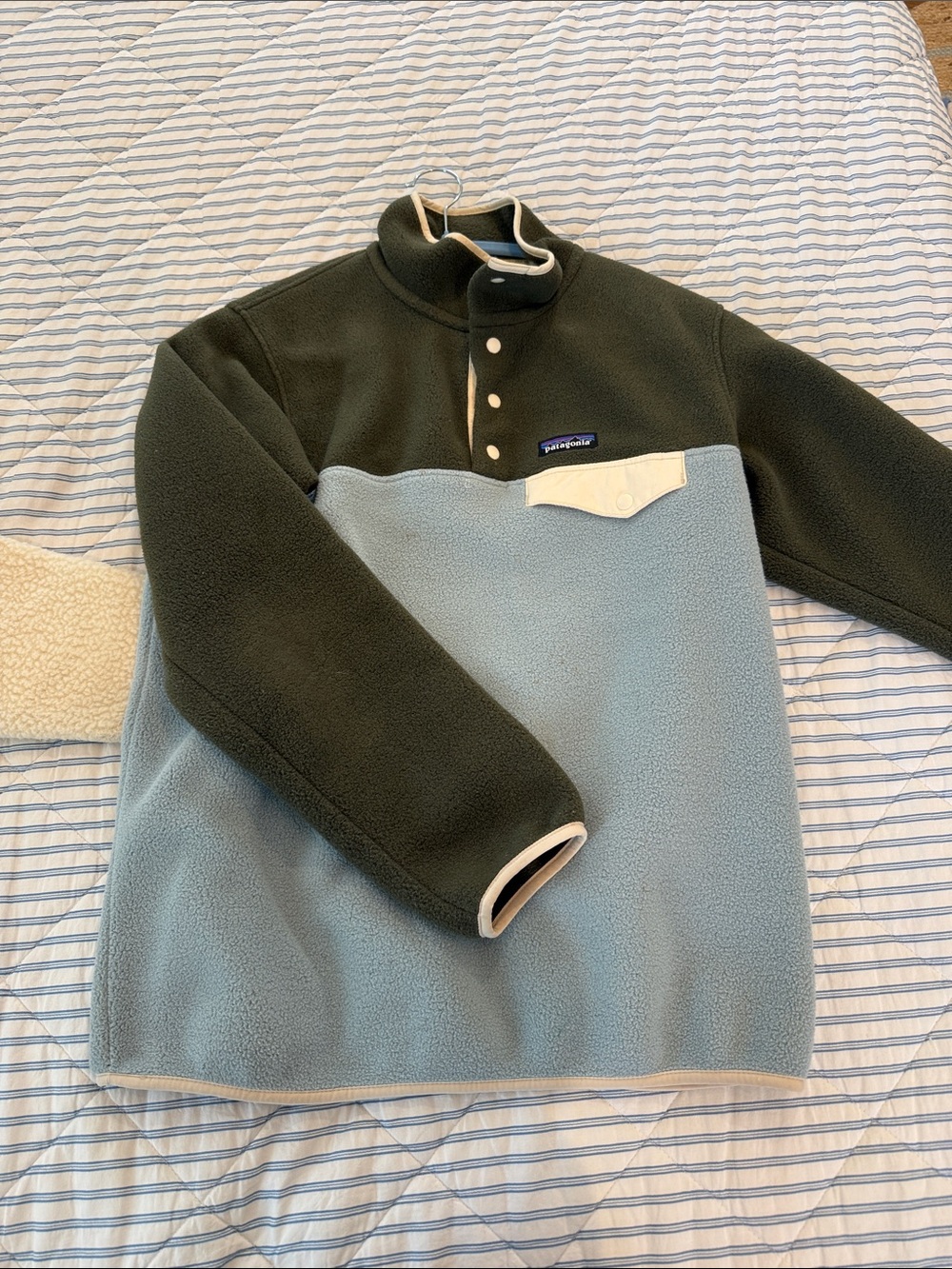 Patagonia Womens Two-Tone Crewneck Fleece Pullover - Olive Green & Light Blue